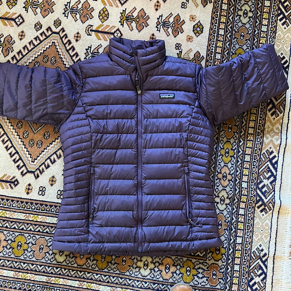 COPY - women’s patagonia down sweater jacket in plum